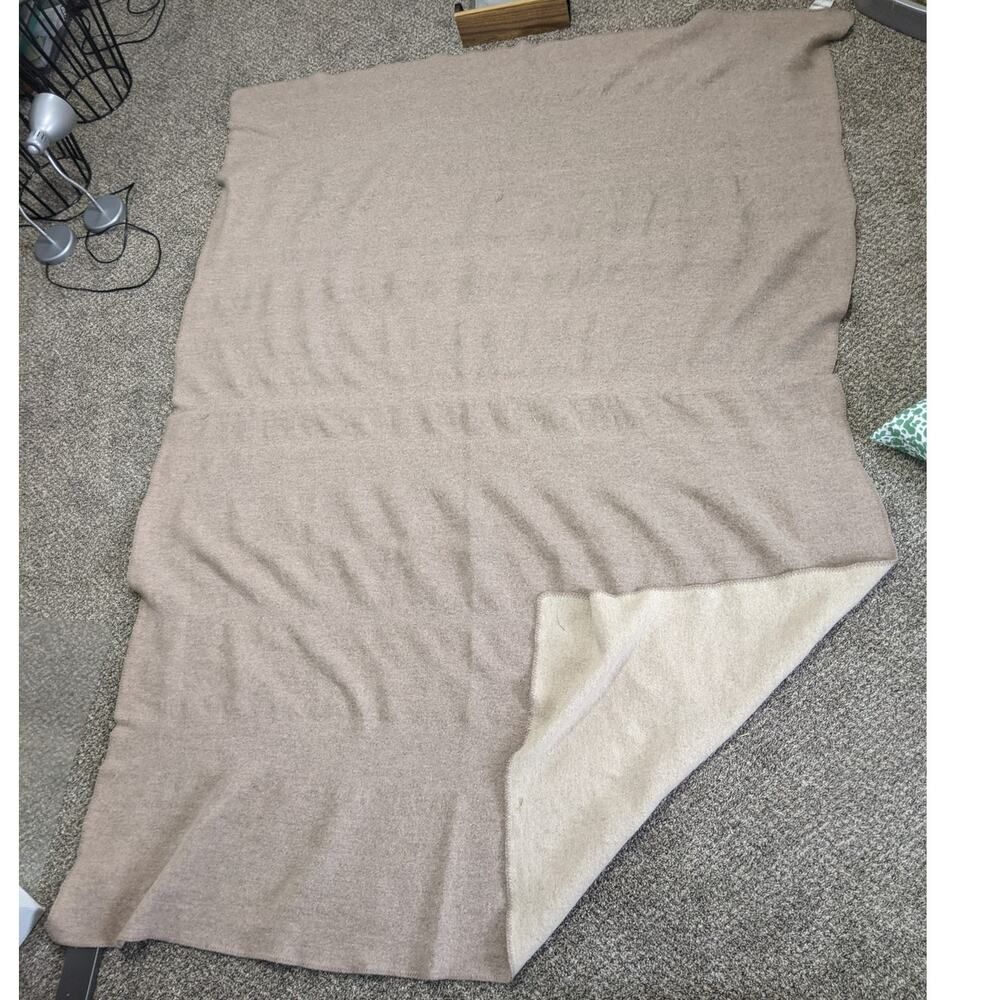Merino Wool Bloomingdale's cover Q/K Tan/cream Whipstitch Reversible used good - Picture 7 of 9